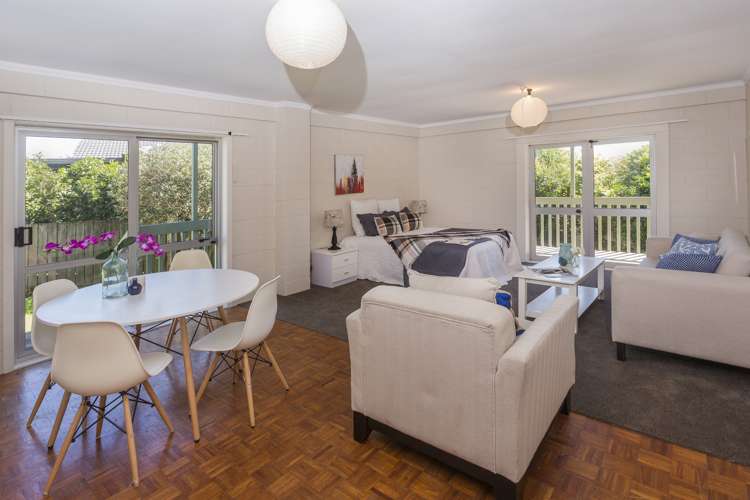 13 Paisley Street Mellons Bay_8