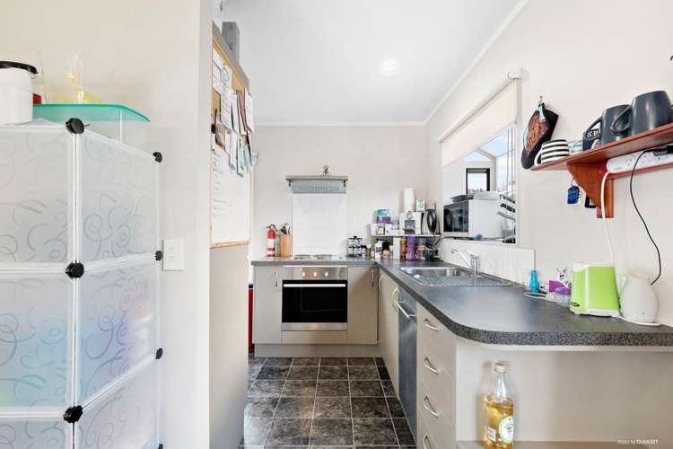 6 Maybelle Place Kelston_11