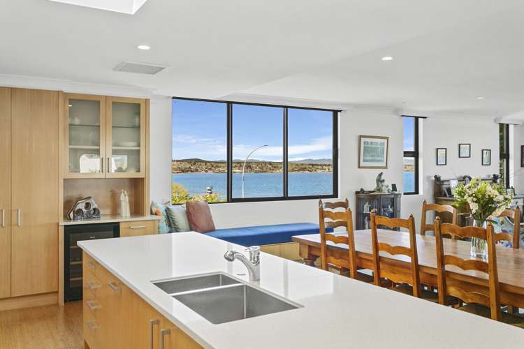 12/88 Lake Terrace Taupo_11