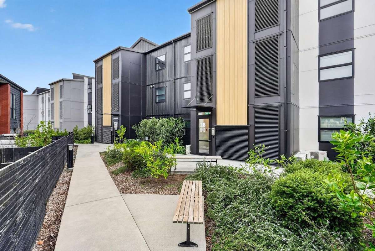 202/28 Shortfin Place_4