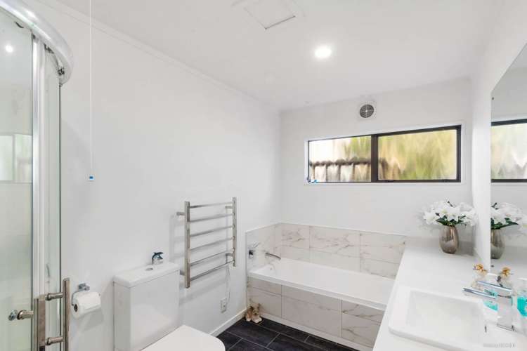 2/685 East Coast Road Browns Bay_14