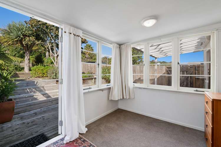 43 Surf Road Stanmore Bay_17