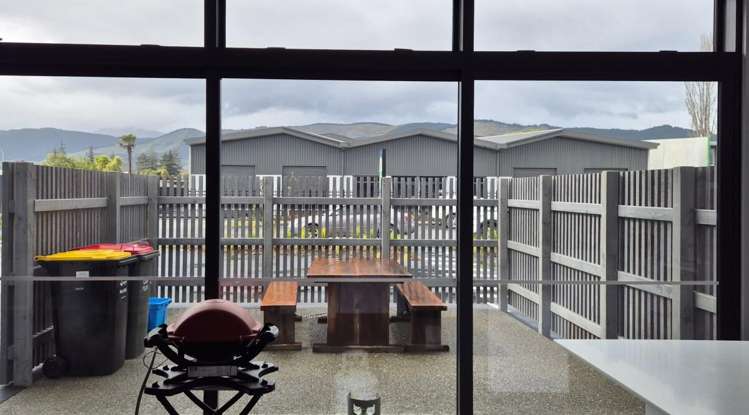 2/6 Cube Court Richmond_2