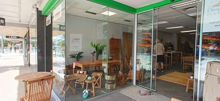 Shop B/15-17 Hurstmere Road_0