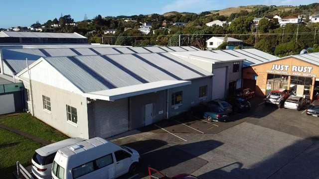Warehouse plus offices - Mint condition!