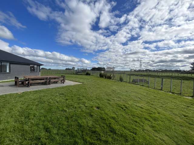 94 Reid Line East Feilding_2