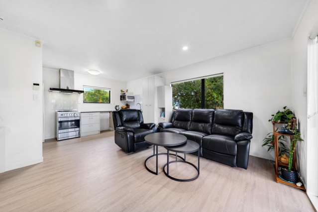 15a Gossamer Drive Pakuranga Heights_3