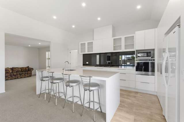 66 Cedarwood Street Woodridge_1