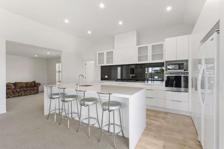 66 Cedarwood Street Woodridge_1