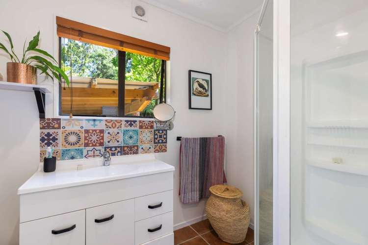 11 Valley View Road Titirangi_14