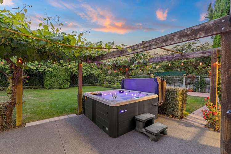 61 Travis Country Drive Burwood_23