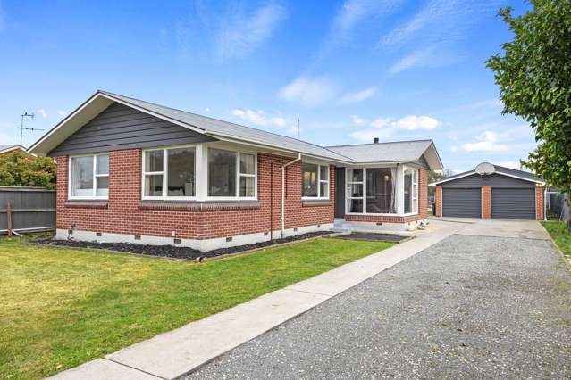 Space, Convenience & Incredible 4-Car Garaging
