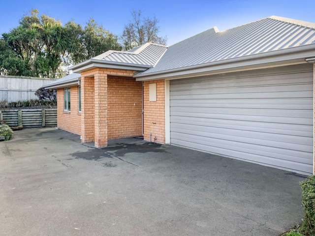 SHIRLEY - FOUR BEDROOM, LARGE LIVING WITH HEAT PUMP, INTERNAL ACCESS DOUBLE GARAGE