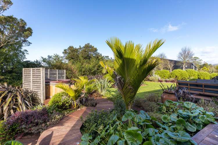 1895 Egmont Road Kaimiro_25