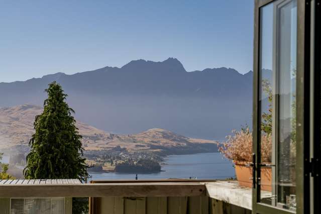 6 Wynyard Crescent Fernhill/Sunshine Bay_4