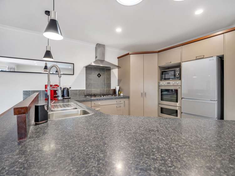 8 Farleigh Close Huntington_5