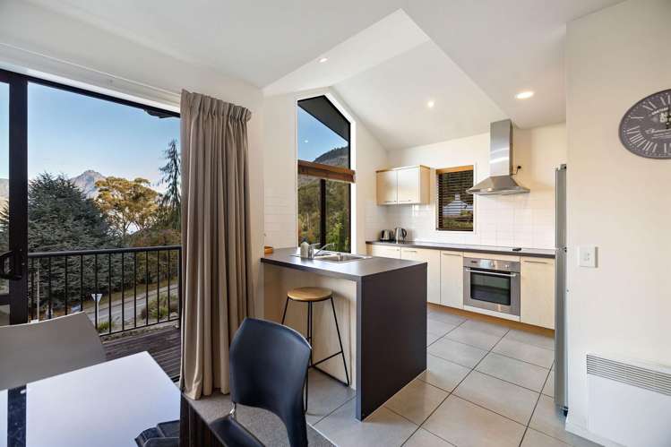 9/8 Mckerrow Place Fernhill/Sunshine Bay_10