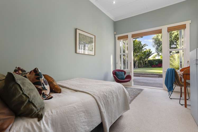 20 Ascot Avenue Narrow Neck_11
