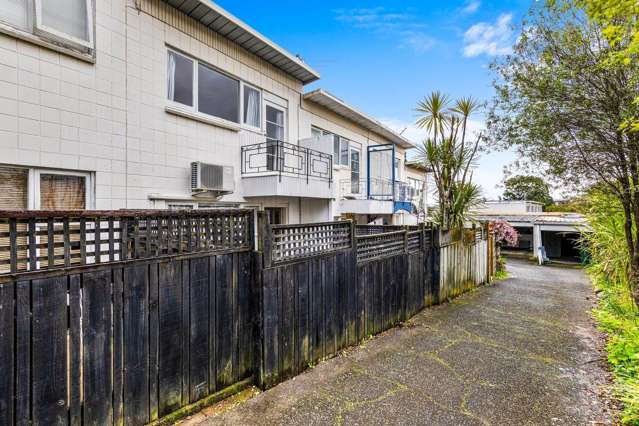 2/35 Esplanade Road Mt Eden_1