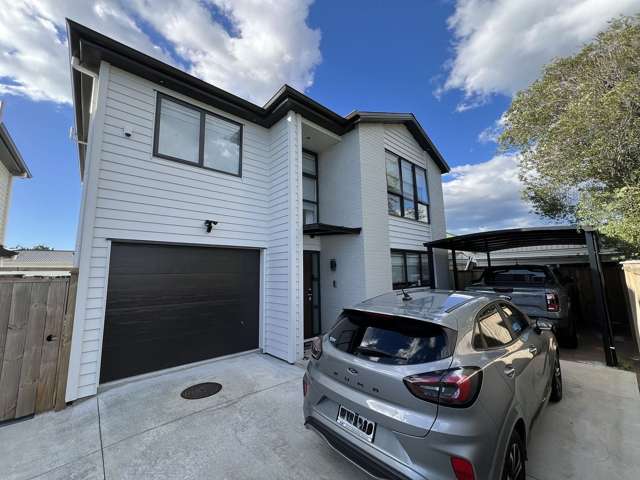 Spacious 4-Bedroom Standalone Home – 23 Hill Cresc