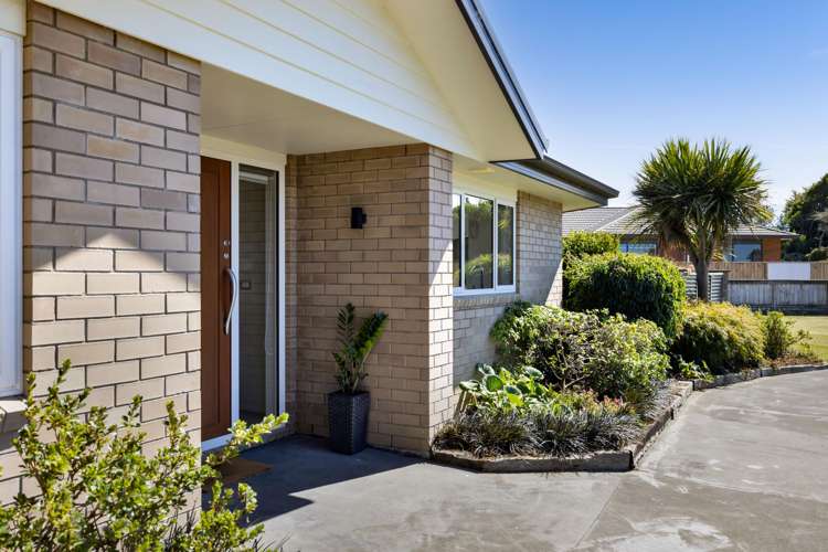 1 Elizabeth Grove Stratford_2