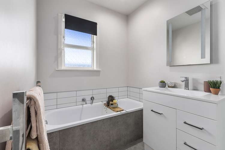 19 Oswald Crescent Paparangi_7