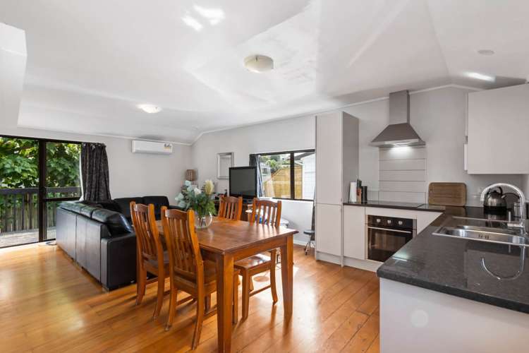 2/668 Whangaparaoa Road Stanmore Bay_5