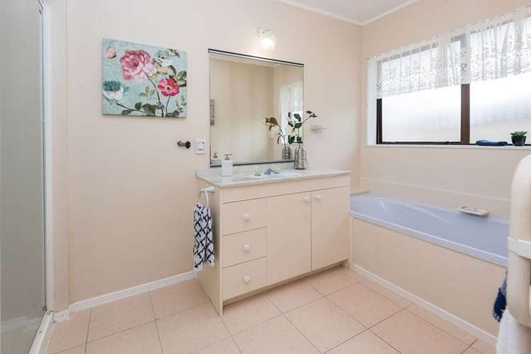 2/2 Channing Crescent Botany Downs_9