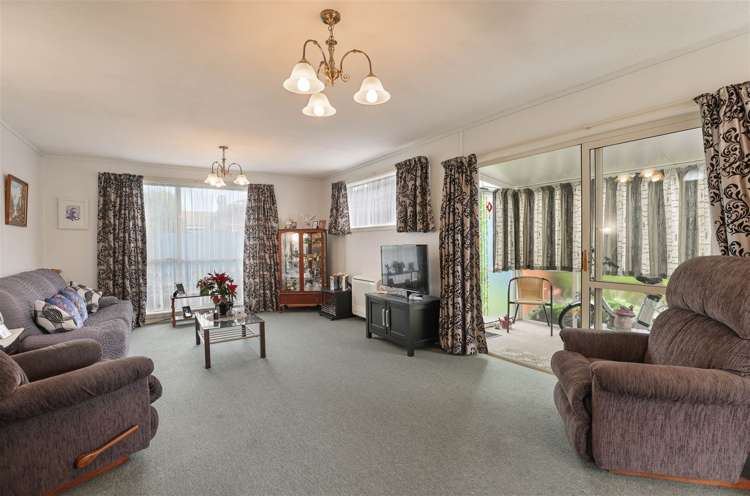 13 Burton Place Owhata_4