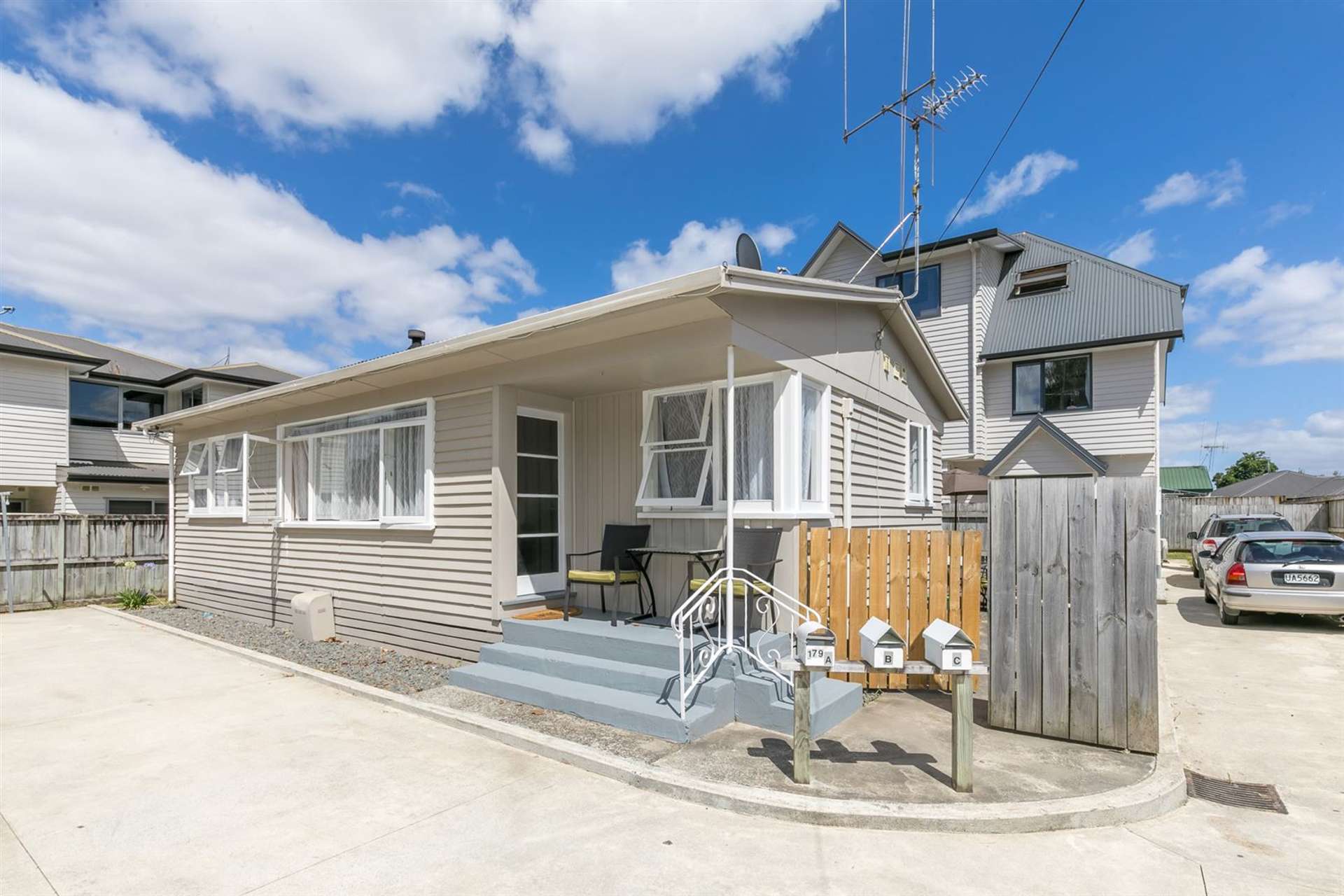 1/179 Knighton Road Hillcrest_0