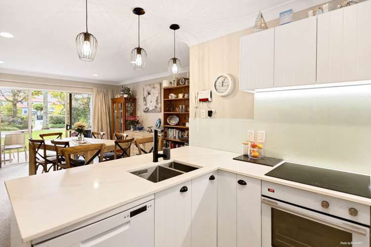 33/111 Santa Monica Drive_3