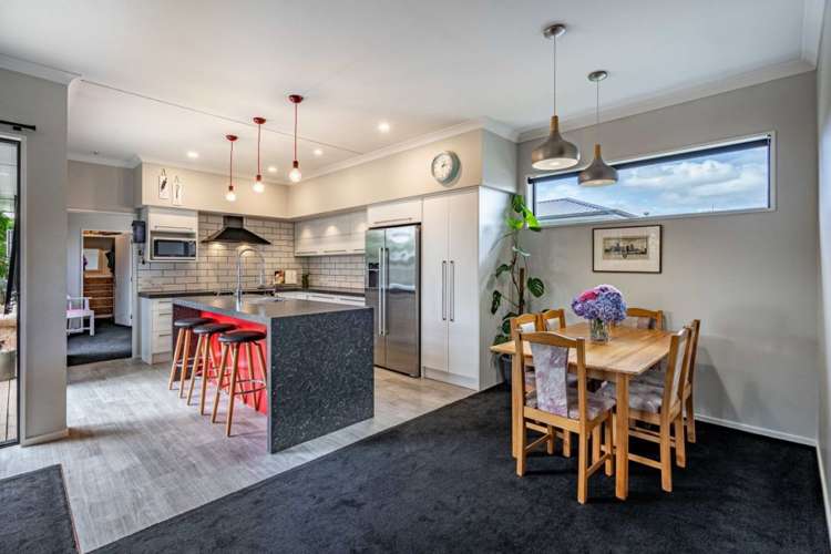 775 Queens Drive Waikiwi_11