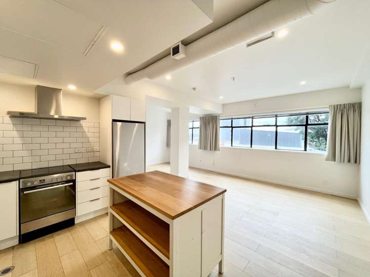  3B/163 Thorndon Quay Thorndon_3