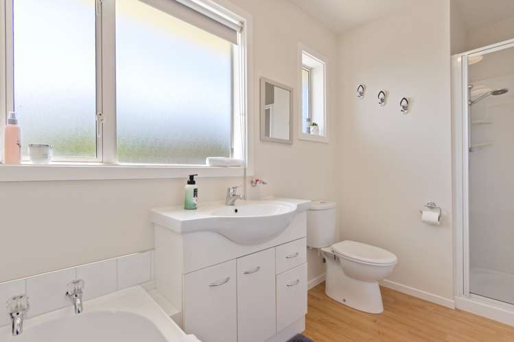 16 Wimborne Crescent Aranui_14