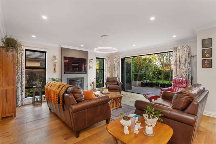 2 June Gardens Northwood_9