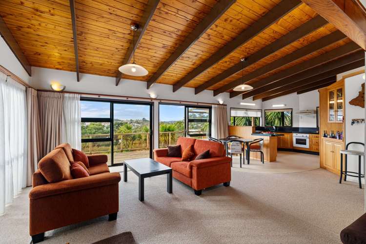 50 John Dee Crescent Red Beach_6