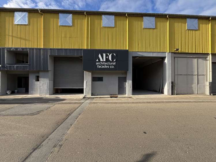 2/5B Lower Tyers Road_0