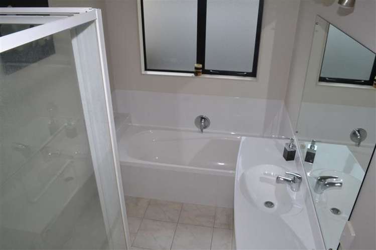 75 Meridian Grove Kelvin Grove_11