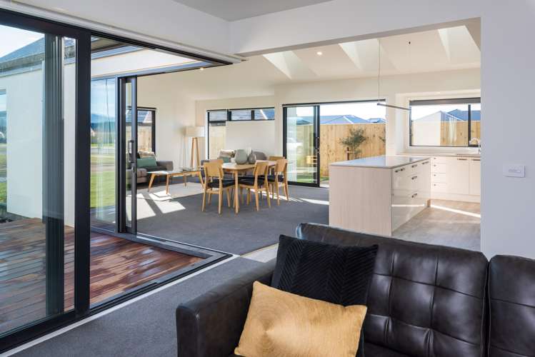 14 Spitfire Drive Burleigh_5