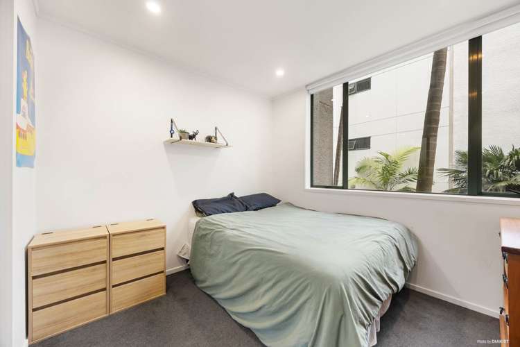 2I/71-75 Lorne Street City Centre_5