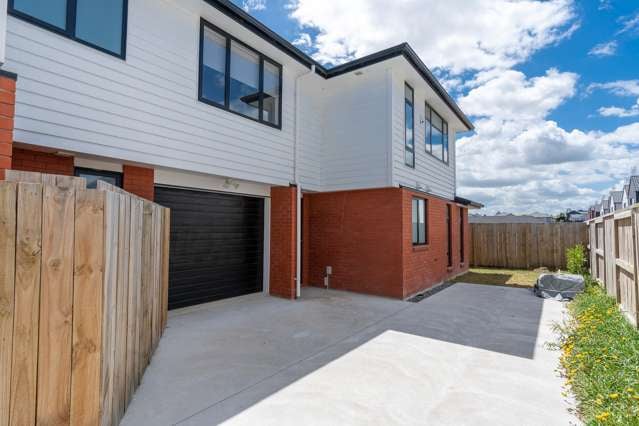 Prime Location! Brand New 4 bed Freehold Townhouse