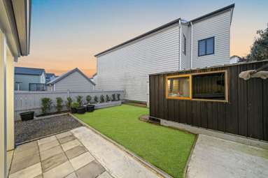 20 Warbler Crescent_3