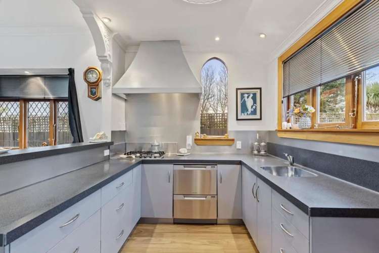 209 Victoria Avenue 2138_1