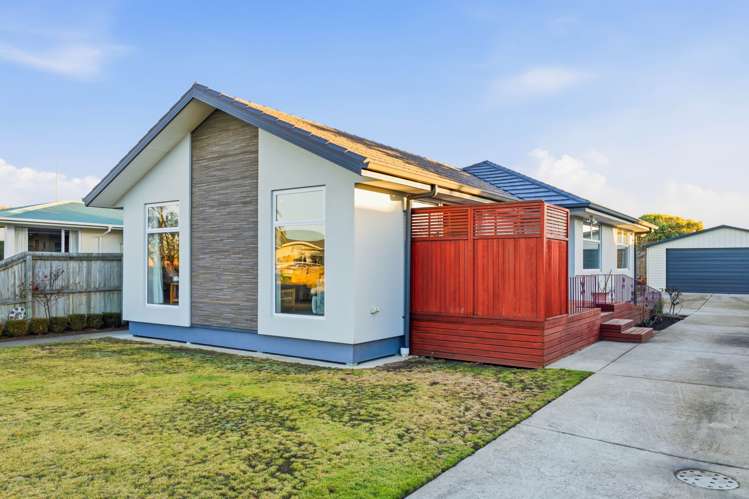 76 Pegasus Avenue_0