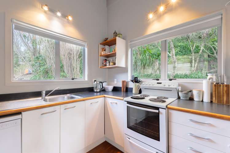 6 Menin Road Raumati South_8