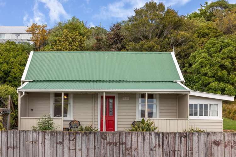 257 Beach Road Akaroa_27
