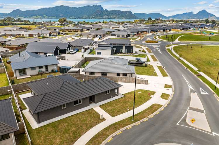 12 Saint Michael Crescent One Tree Point_31