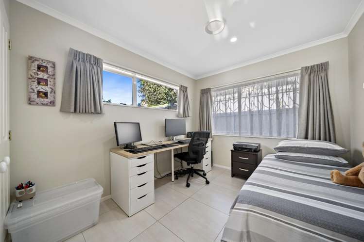 17 Flora Place Wattle Downs_16