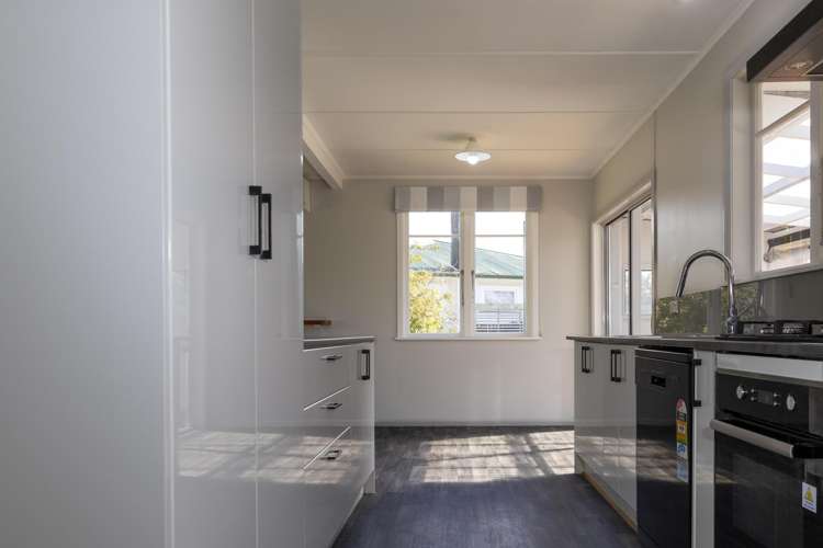 4 Charles Street Carterton_11