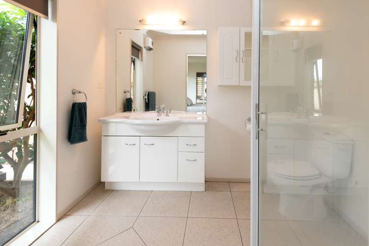 7 Columbia Crescent Beachlands_18